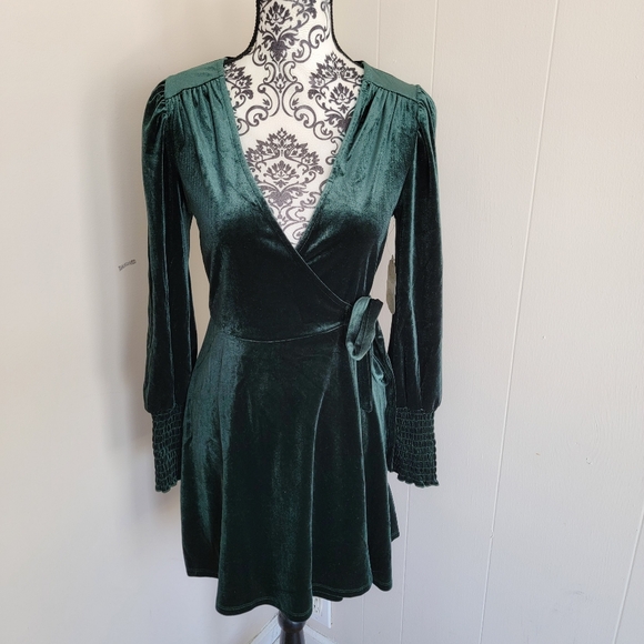Altar'd State Dresses & Skirts - Altar'd State Emerald Green Velvet Long Sleeve Wrap Dress